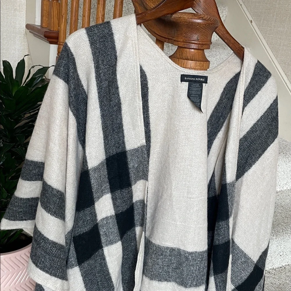 Banana Republic elegant cream